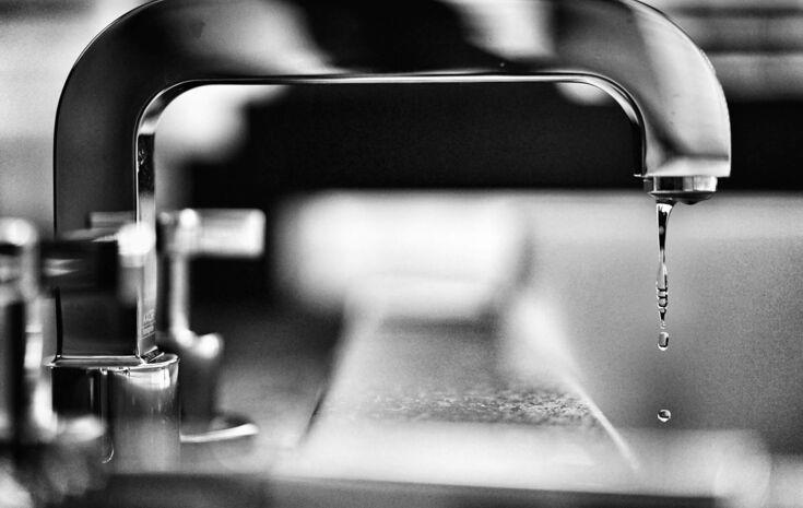 tropfender Wasserhahn